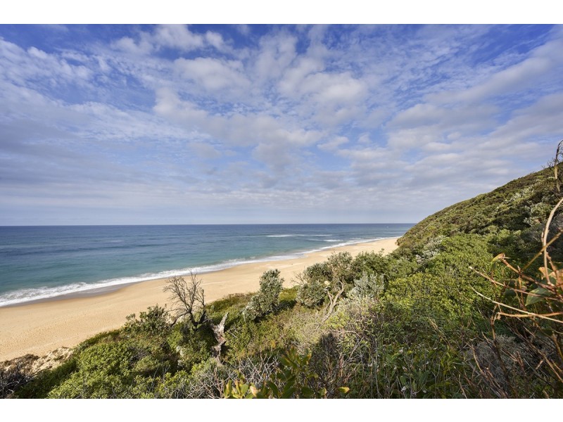 6 Barracouta Road, Lake Tyers Beach VIC 3909