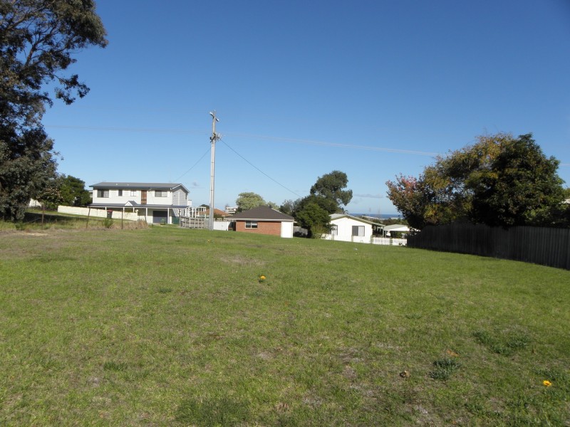 36 Capes Road, Lakes Entrance VIC 3909