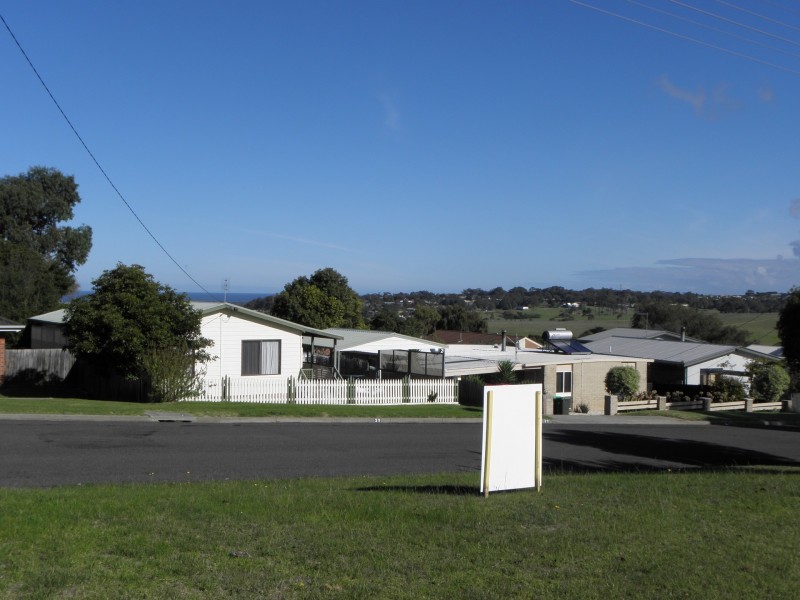 36 Capes Road, Lakes Entrance VIC 3909