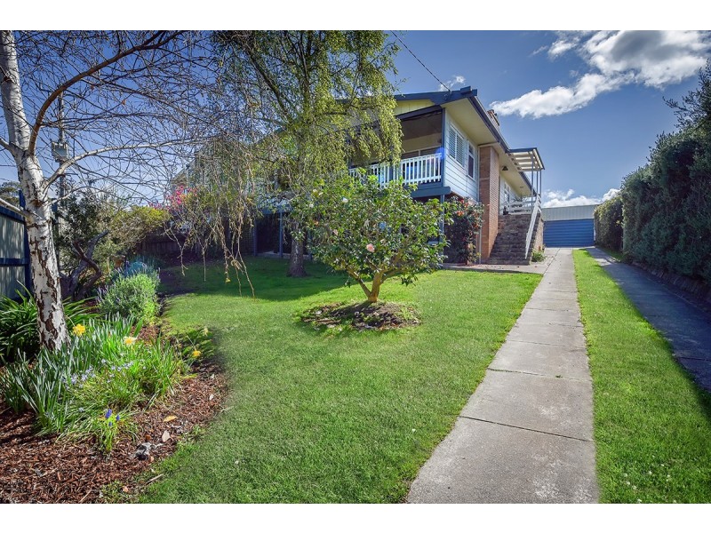 98 Carpenter Street, Lakes Entrance VIC 3909