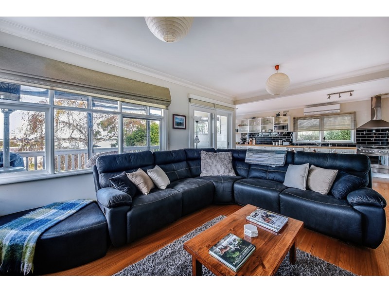 98 Carpenter Street, Lakes Entrance VIC 3909