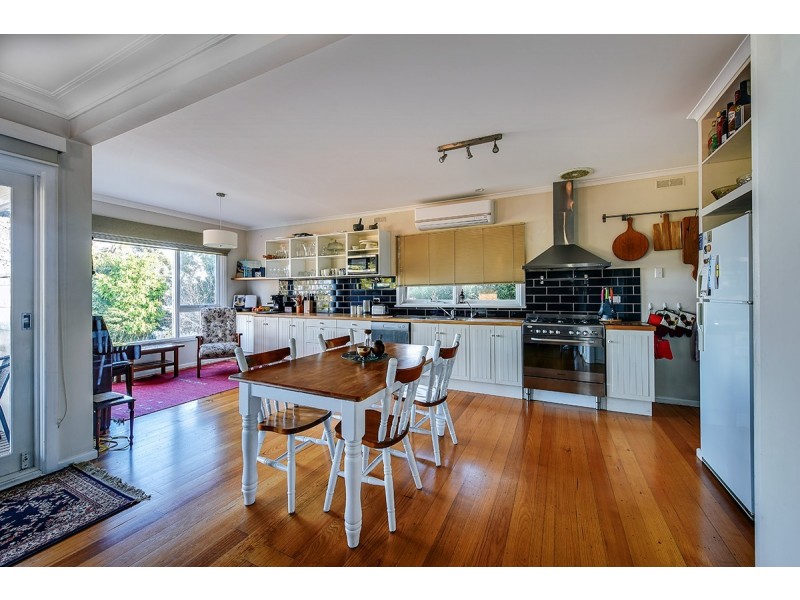 98 Carpenter Street, Lakes Entrance VIC 3909