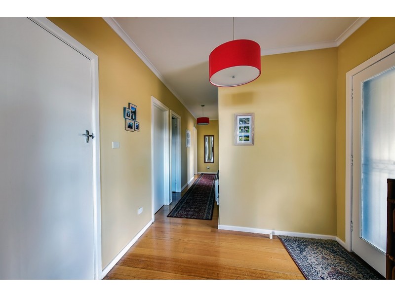 98 Carpenter Street, Lakes Entrance VIC 3909