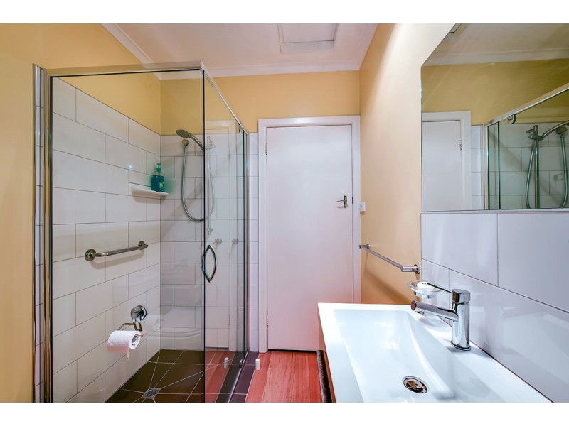 98 Carpenter Street, Lakes Entrance VIC 3909