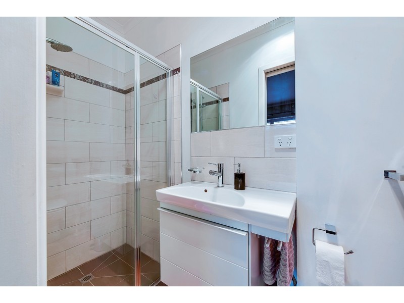 98 Carpenter Street, Lakes Entrance VIC 3909