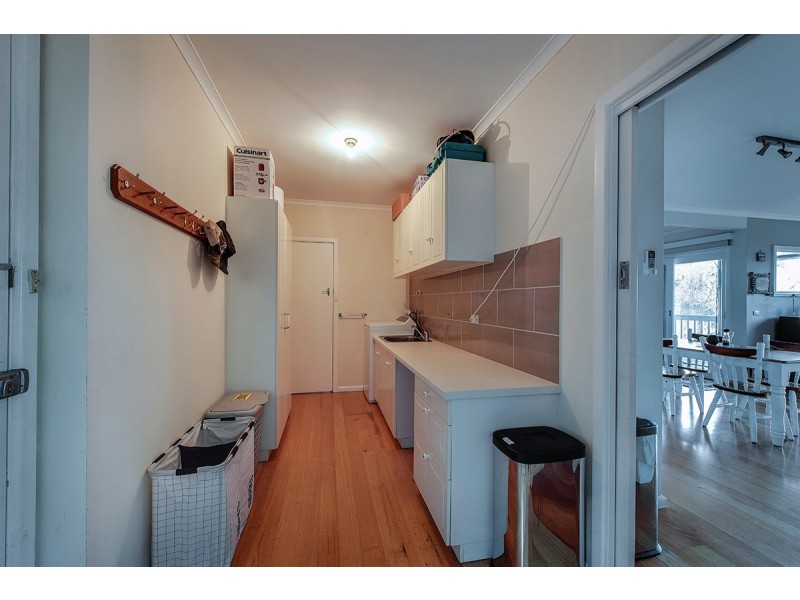 98 Carpenter Street, Lakes Entrance VIC 3909