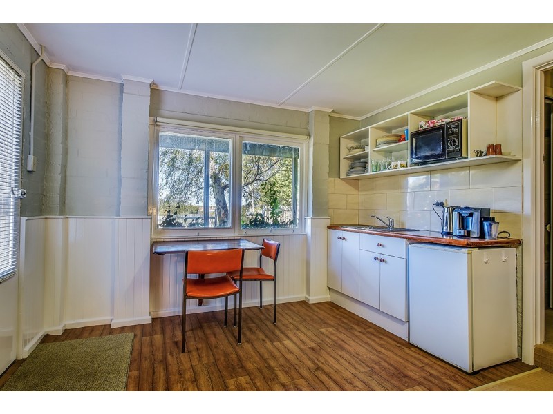 98 Carpenter Street, Lakes Entrance VIC 3909