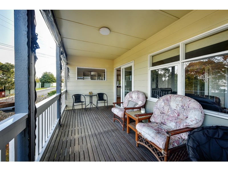 98 Carpenter Street, Lakes Entrance VIC 3909