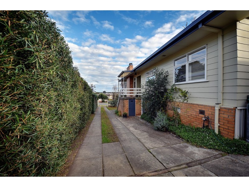 98 Carpenter Street, Lakes Entrance VIC 3909