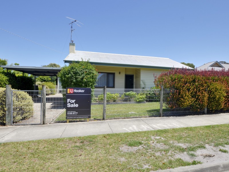 13 Jemmeson Street, Lakes Entrance VIC 3909