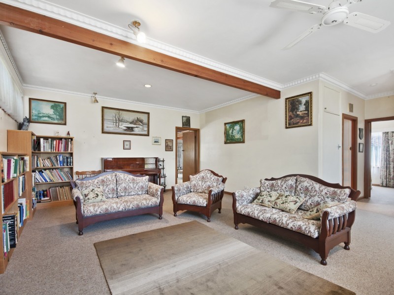 13 Jemmeson Street, Lakes Entrance VIC 3909