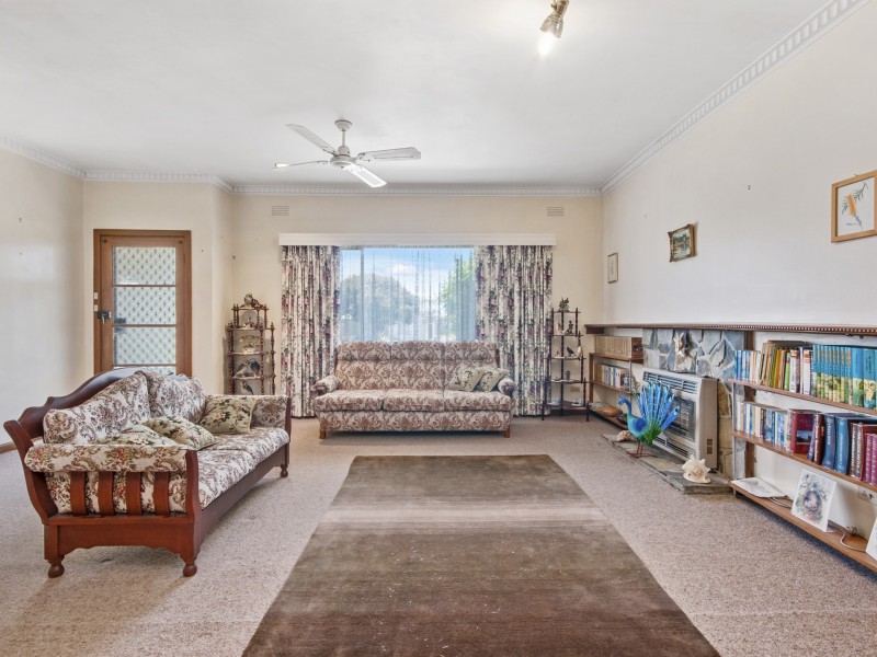 13 Jemmeson Street, Lakes Entrance VIC 3909