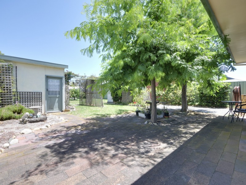 13 Jemmeson Street, Lakes Entrance VIC 3909