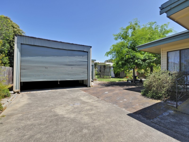 13 Jemmeson Street, Lakes Entrance VIC 3909