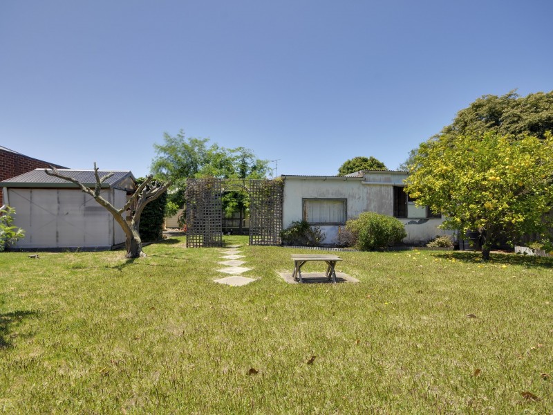 13 Jemmeson Street, Lakes Entrance VIC 3909