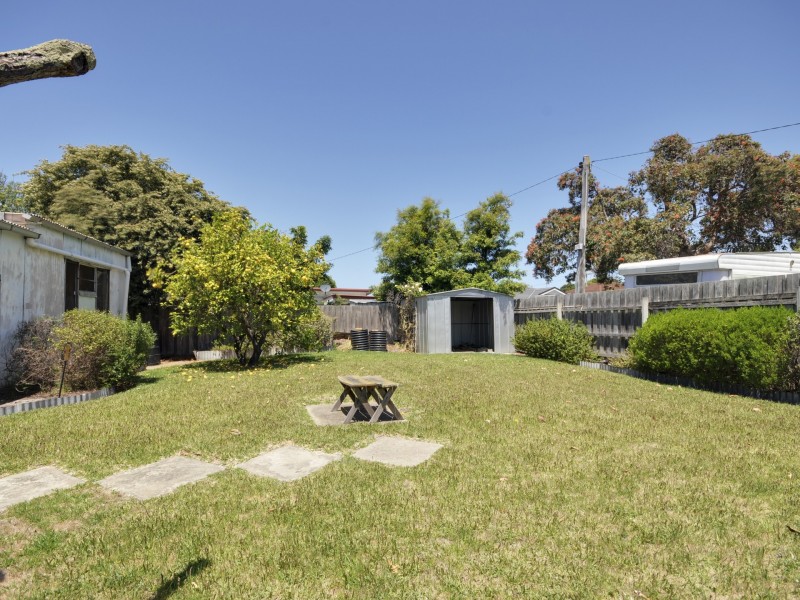 13 Jemmeson Street, Lakes Entrance VIC 3909