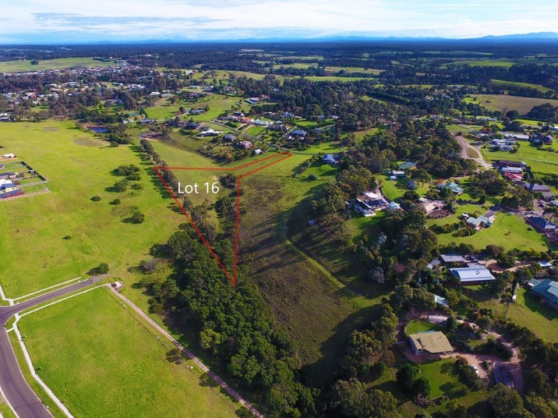 16 Lindamay Court, Lakes Entrance VIC 3909