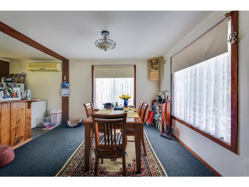 37 Robin Street, Lakes Entrance VIC 3909