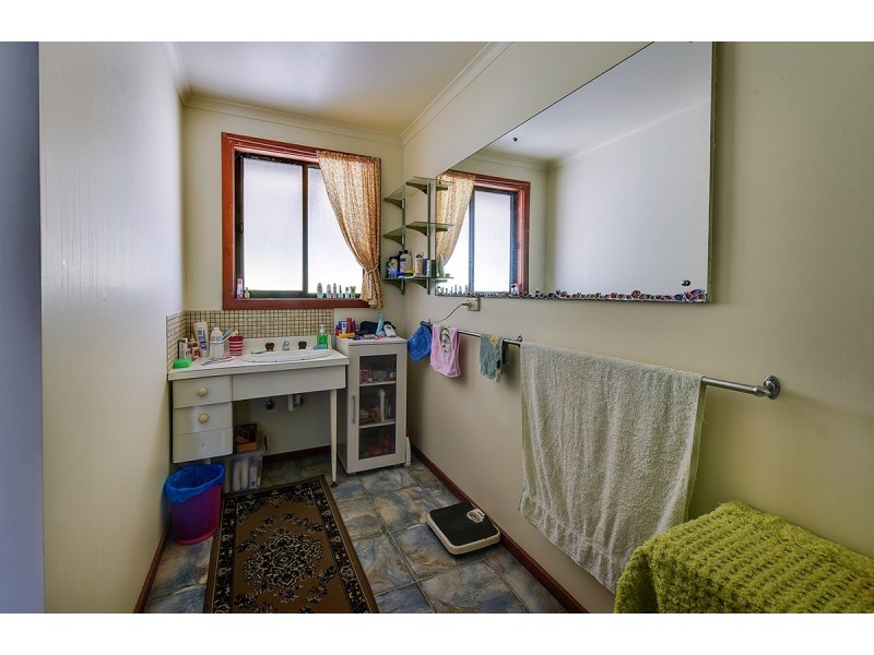 37 Robin Street, Lakes Entrance VIC 3909