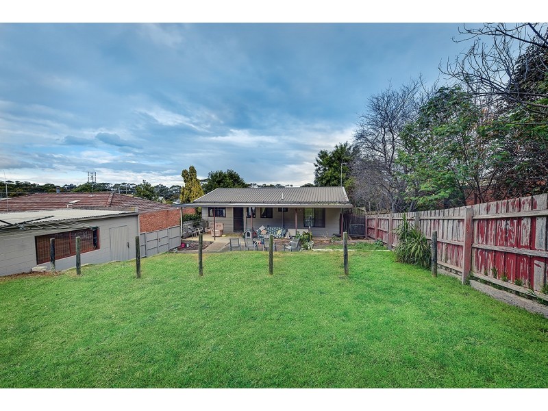 37 Robin Street, Lakes Entrance VIC 3909