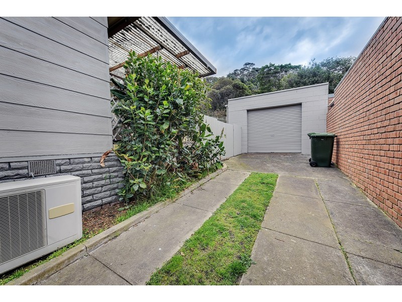 37 Robin Street, Lakes Entrance VIC 3909