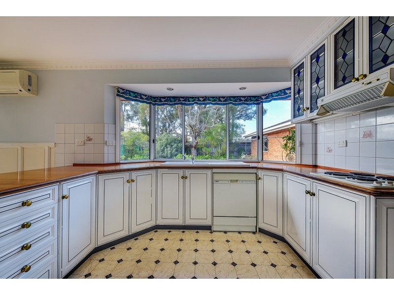 12 Reeves Street, Kalimna VIC 3909