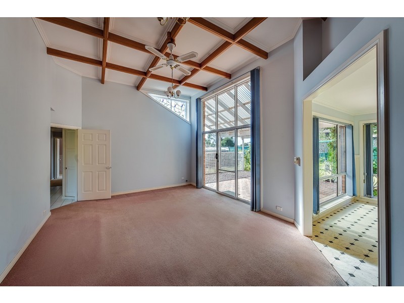 12 Reeves Street, Kalimna VIC 3909