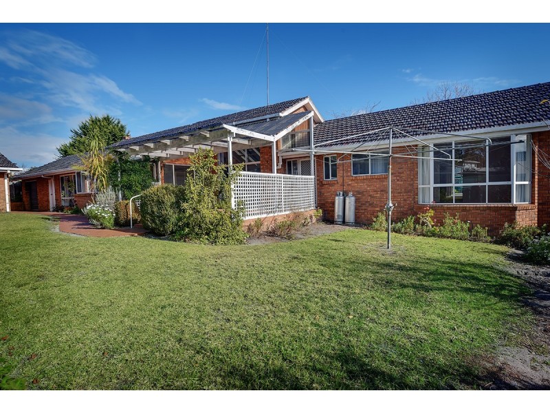 12 Reeves Street, Kalimna VIC 3909