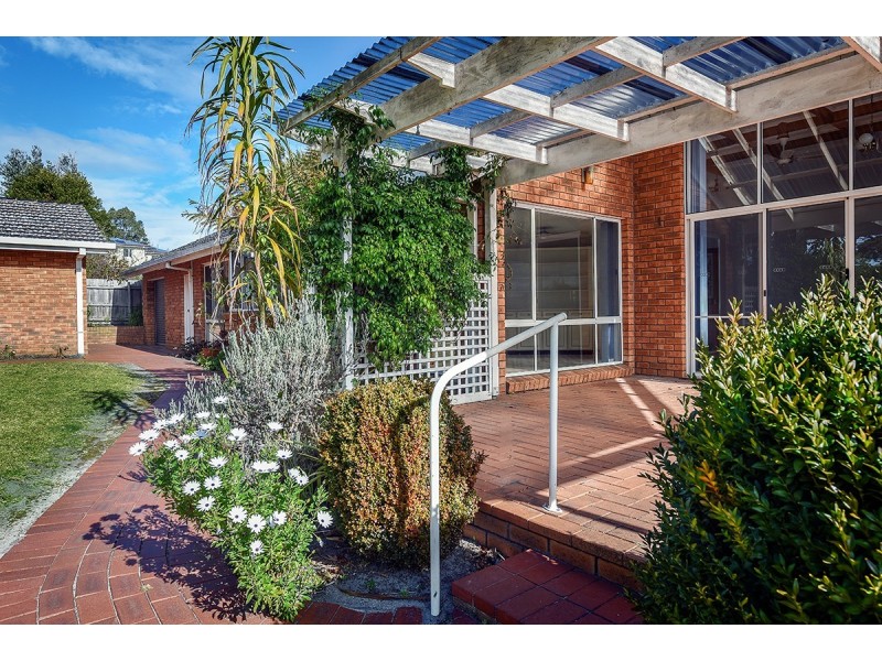 12 Reeves Street, Kalimna VIC 3909