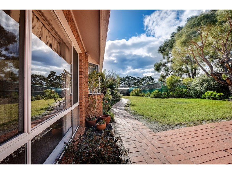 12 Reeves Street, Kalimna VIC 3909
