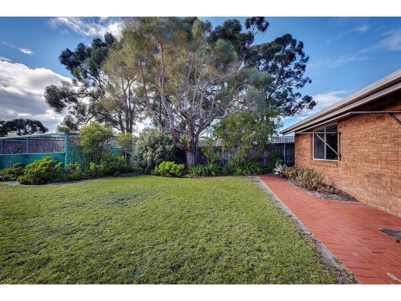 12 Reeves Street, Kalimna VIC 3909