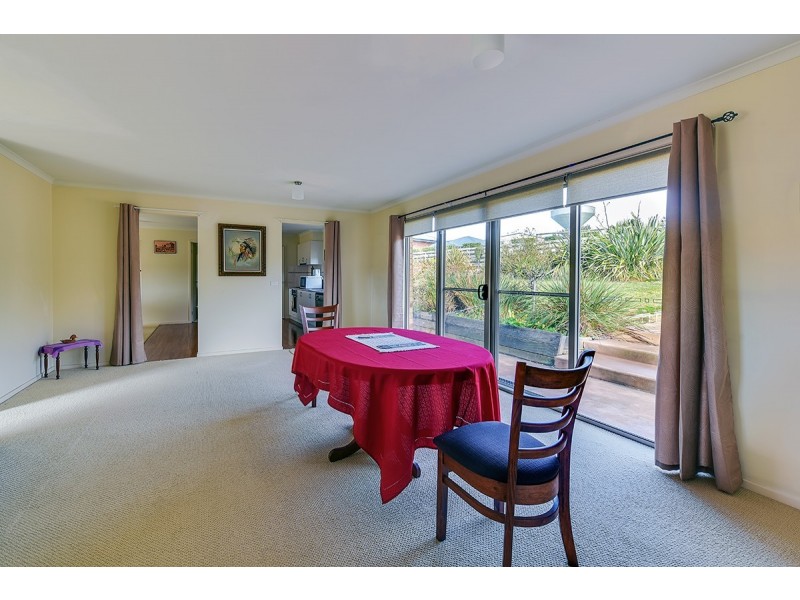 27 John Francis Court, Kalimna VIC 3909