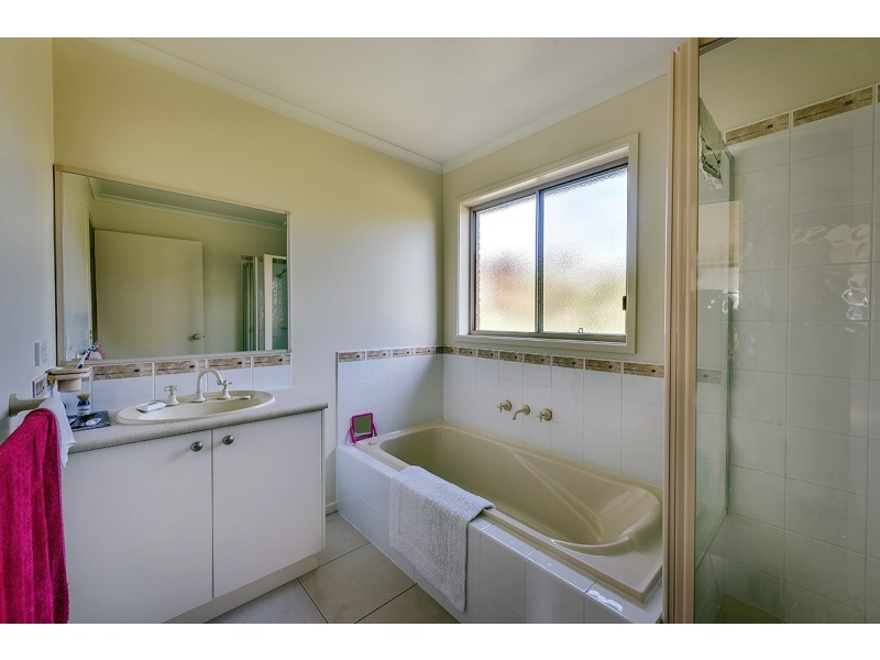 27 John Francis Court, Kalimna VIC 3909