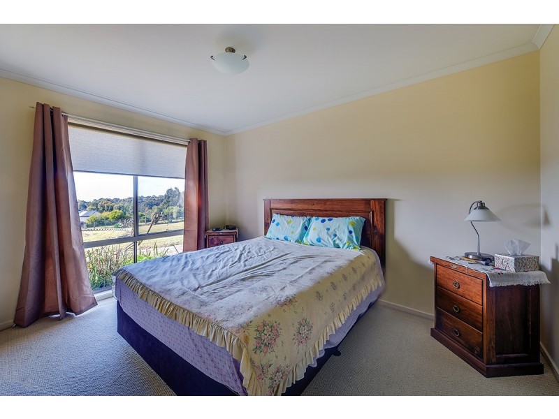 27 John Francis Court, Kalimna VIC 3909