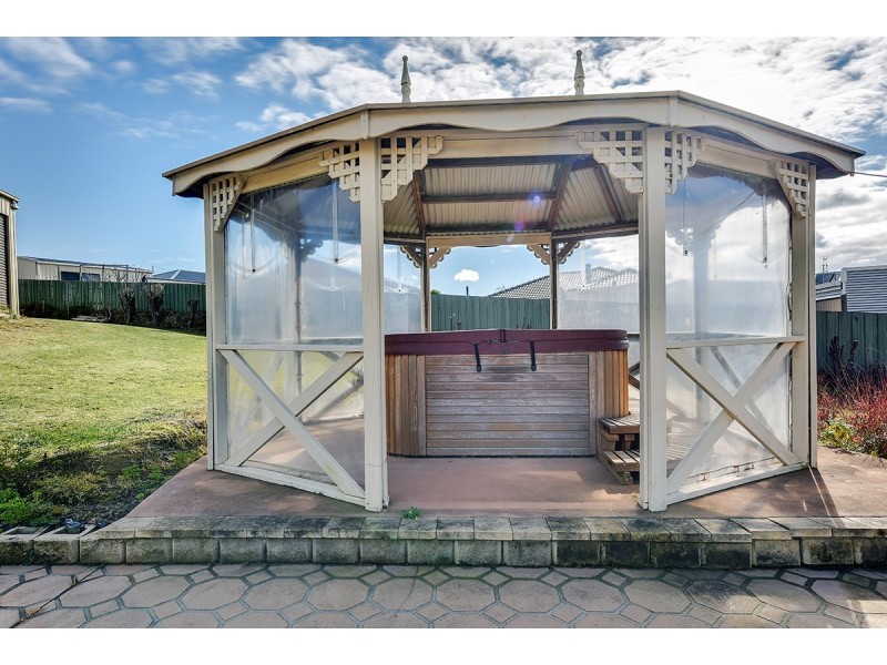 27 John Francis Court, Kalimna VIC 3909