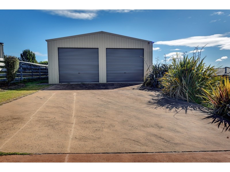 27 John Francis Court, Kalimna VIC 3909