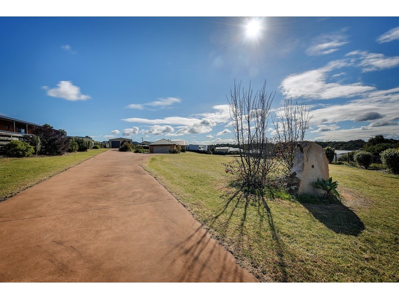 27 John Francis Court, Kalimna VIC 3909