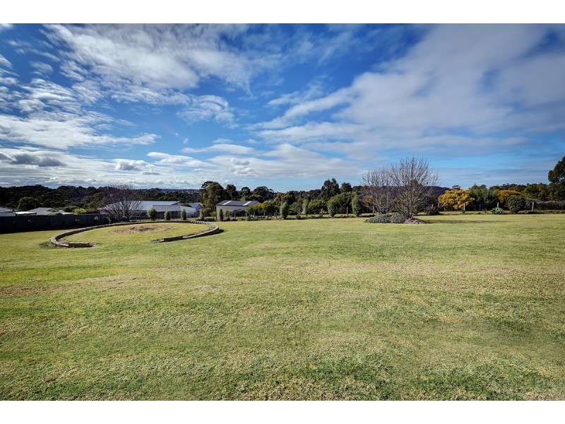 27 John Francis Court, Kalimna VIC 3909