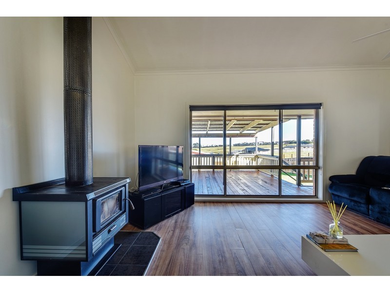 6 Stirling Drive, Lakes Entrance VIC 3909