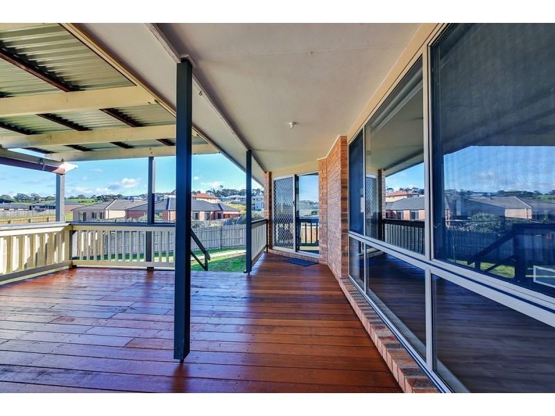 6 Stirling Drive, Lakes Entrance VIC 3909