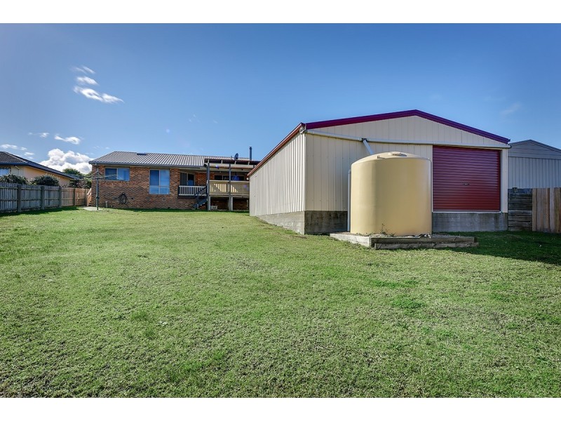 6 Stirling Drive, Lakes Entrance VIC 3909