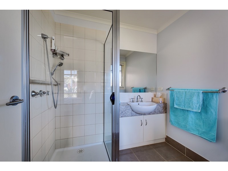 1/4 Broome Street, Lakes Entrance VIC 3909