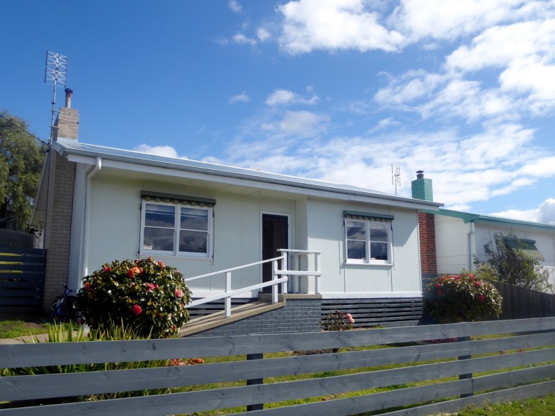 65 Carpenter Street, Lakes Entrance VIC 3909