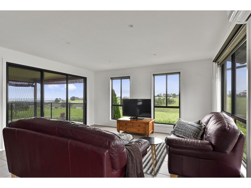 47 Country Club Drive, Lakes Entrance VIC 3909