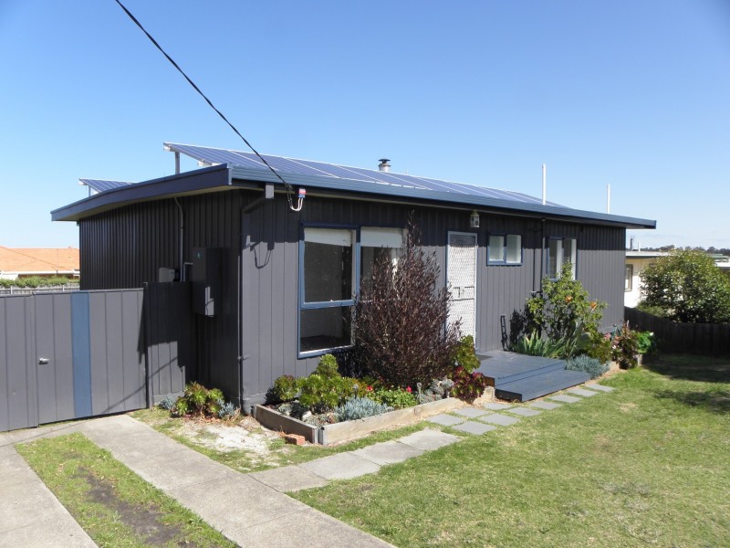 75 Capes Road, Lakes Entrance VIC 3909