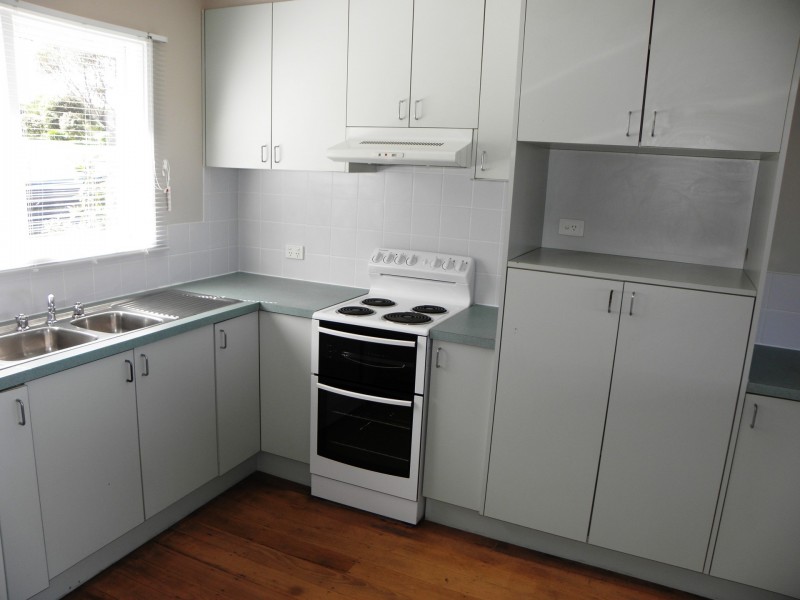 75 Capes Road, Lakes Entrance VIC 3909