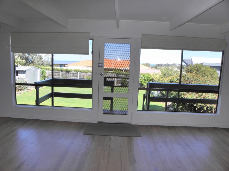 75 Capes Road, Lakes Entrance VIC 3909