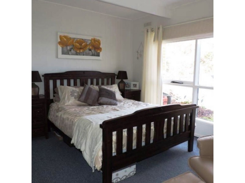75 Capes Road, Lakes Entrance VIC 3909