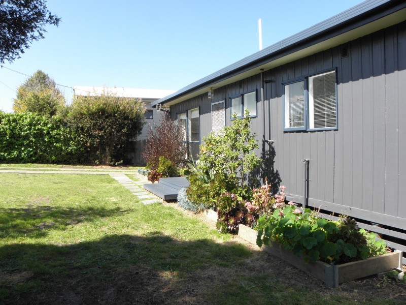 75 Capes Road, Lakes Entrance VIC 3909