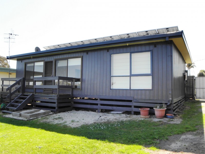 75 Capes Road, Lakes Entrance VIC 3909